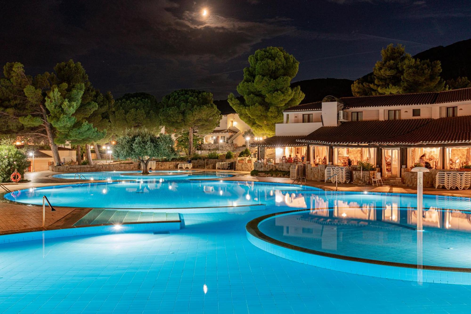 Club Esse Cala Gonone Hotel Exterior photo